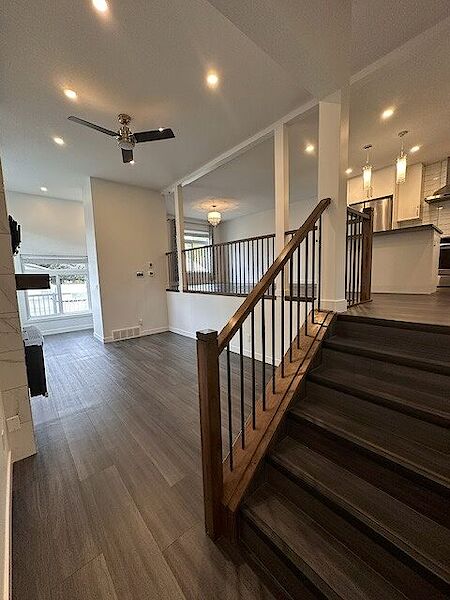 Edmonton 3 + Den bedrooms Townhouse for rent. Property photo: 683900-3