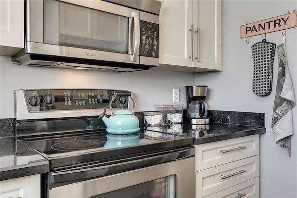 Calgary 1 bedroom Condo Unit for rent. Property photo: 683915-2
