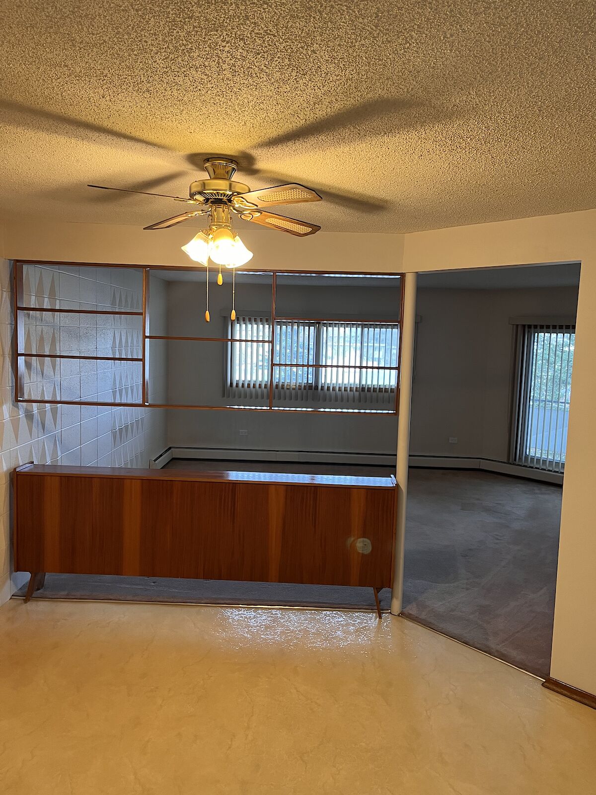 Calgary 2 bedrooms Condo Unit for rent. Property photo: 683925-1