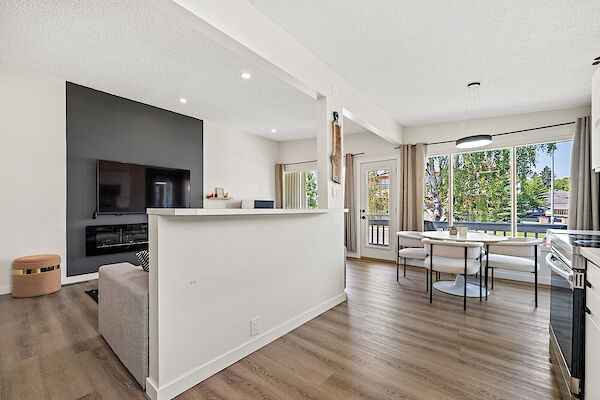 Calgary 2 bedrooms Duplex for rent. Property photo: 683937-2