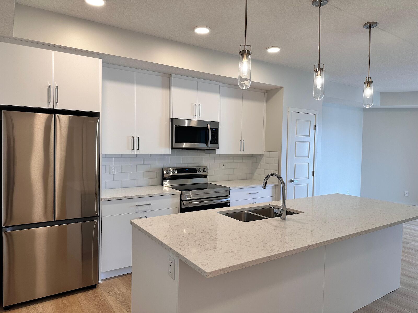 Calgary 2 bedrooms Condo Unit for rent. Property photo: 683978-1