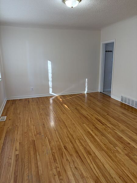 Edmonton 2 bedrooms House for rent. Property photo: 683990-2