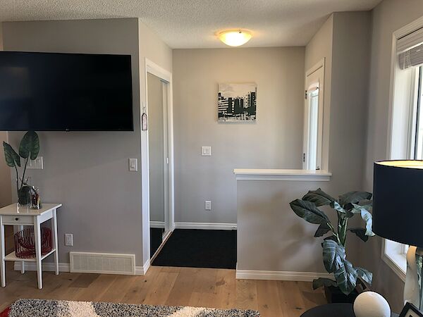 Airdrie 2 + Den bedrooms Townhouse for rent. Property photo: 683992-2