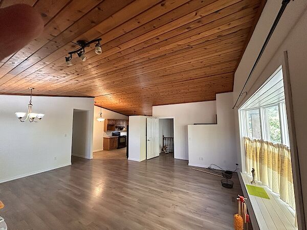 Calgary 5 bedrooms House for rent. Property photo: 684038-3