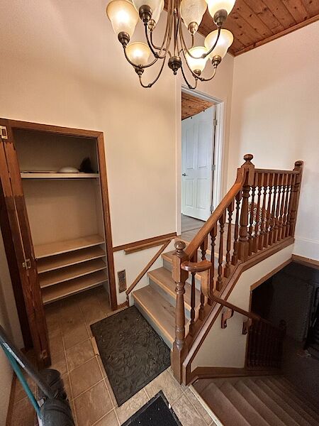 Calgary 5 bedrooms House for rent. Property photo: 684038-2