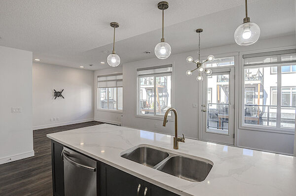 Calgary 3 bedrooms Condo Unit for rent. Property photo: 684092-3