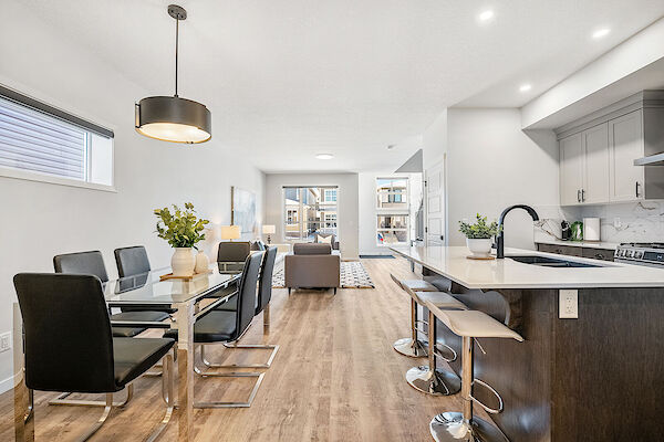 Calgary 4 + Den bedrooms House for rent. Property photo: 684179-2