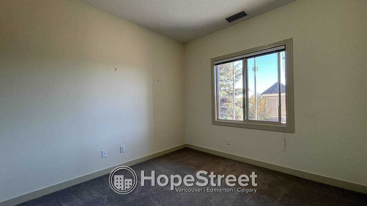 Edmonton 2 bedrooms Condo Unit for rent. Property photo: 684187-1