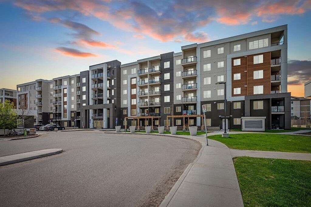 Calgary 2 bedrooms Condo Unit for rent. Property photo: 684235-1