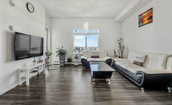 Calgary 2 bedrooms Condo Unit for rent. Property photo: 684235-2