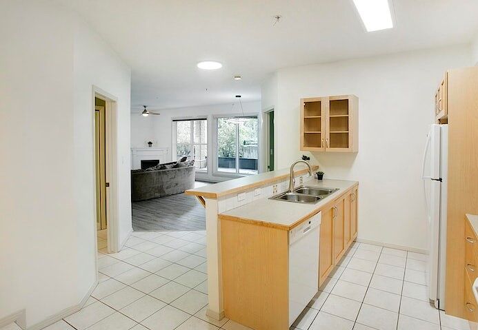 Edmonton 2 bedrooms Condo Unit for rent. Property photo: 684269-1