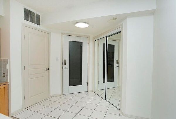 Edmonton 2 bedrooms Condo Unit for rent. Property photo: 684269-2