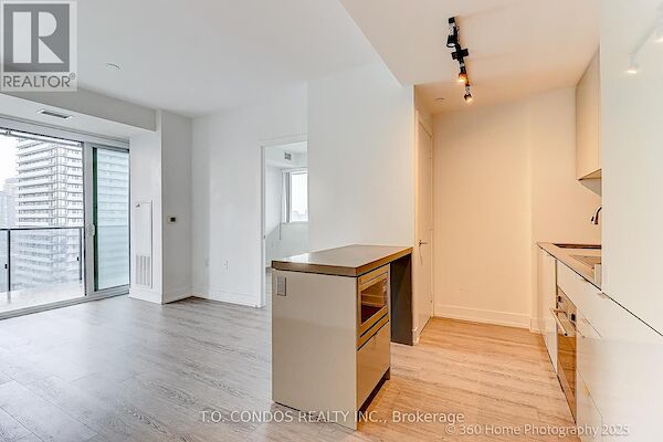 Toronto 2 bedrooms Apartment for rent. Property photo: 684314-2