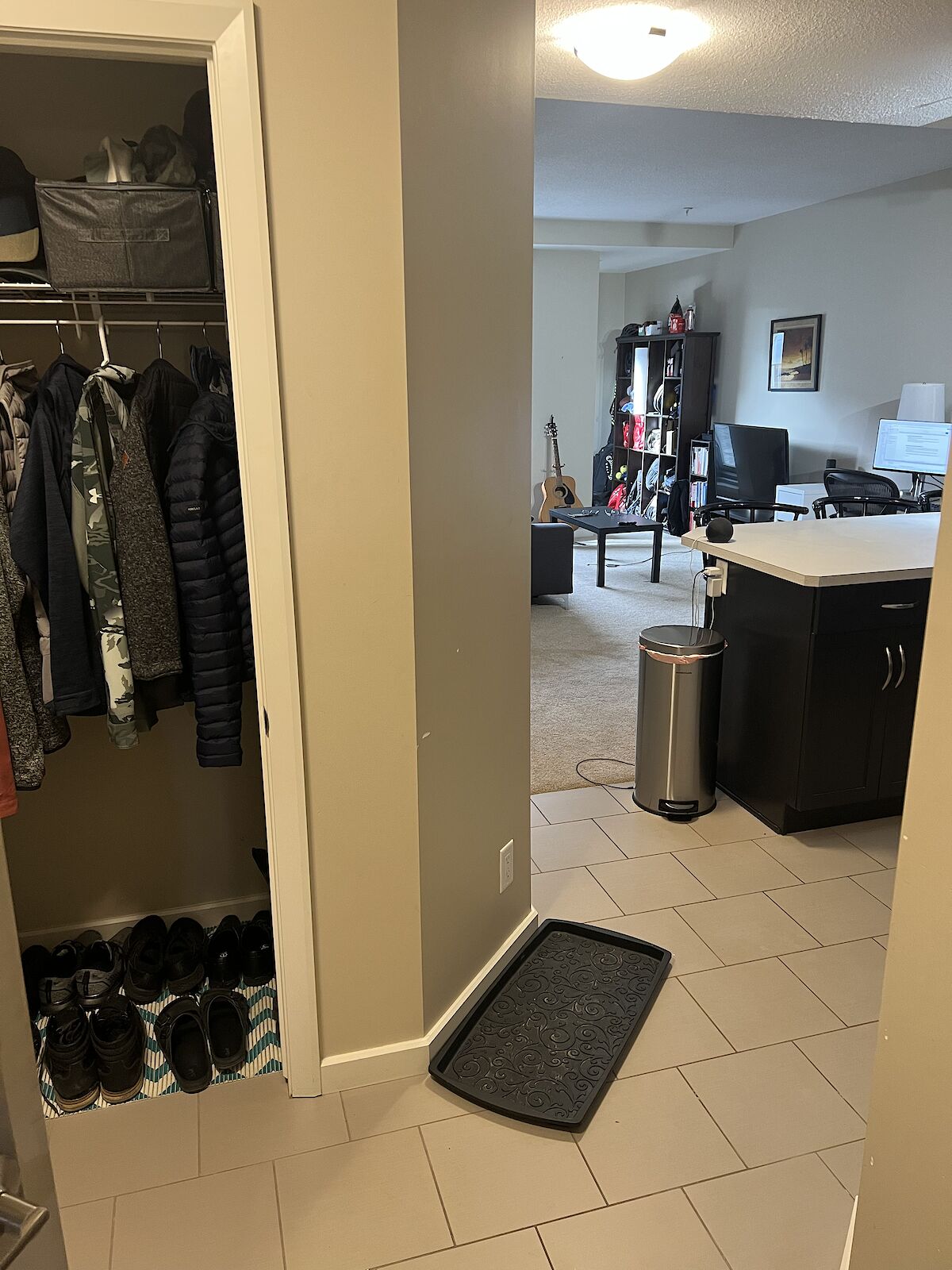 Calgary 1 bedroom Condo Unit for rent. Property photo: 684351-1