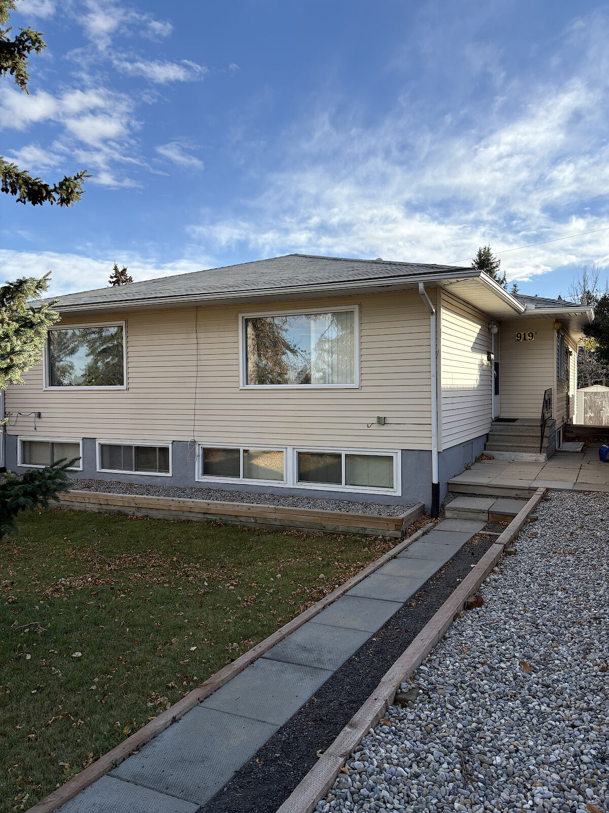 Calgary 2 bedrooms Main Floor for rent. Property photo: 684352-1