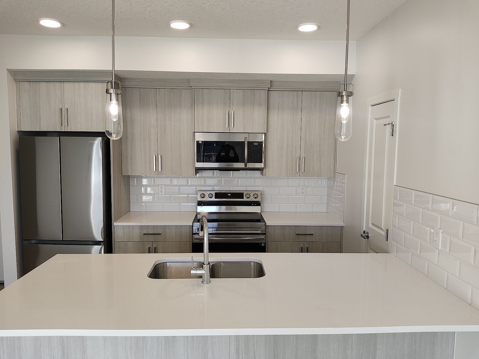 Calgary 2 bedrooms Condo Unit for rent. Property photo: 684365-1