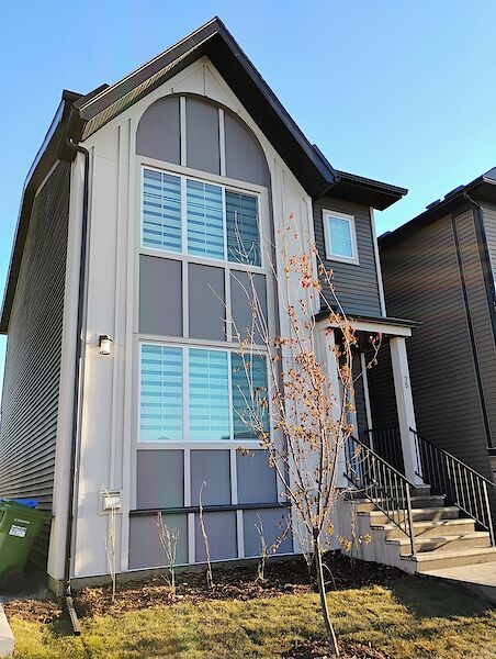 Calgary 3 + Den bedrooms Main Floor for rent. Property photo: 684366-2