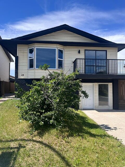 Calgary 5 + Den bedrooms House for rent. Property photo: 684399-1
