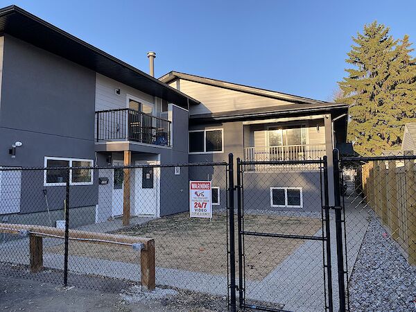 Edmonton 3 bedrooms Fourplex for rent. Property photo: 684421-2