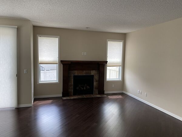 Calgary 3 bedrooms Duplex for rent. Property photo: 684541-2