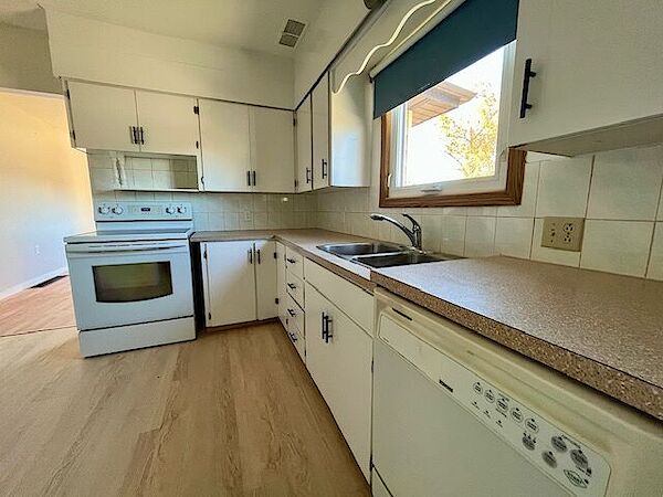 Redcliff 2 bedrooms Duplex for rent. Property photo: 684569-3