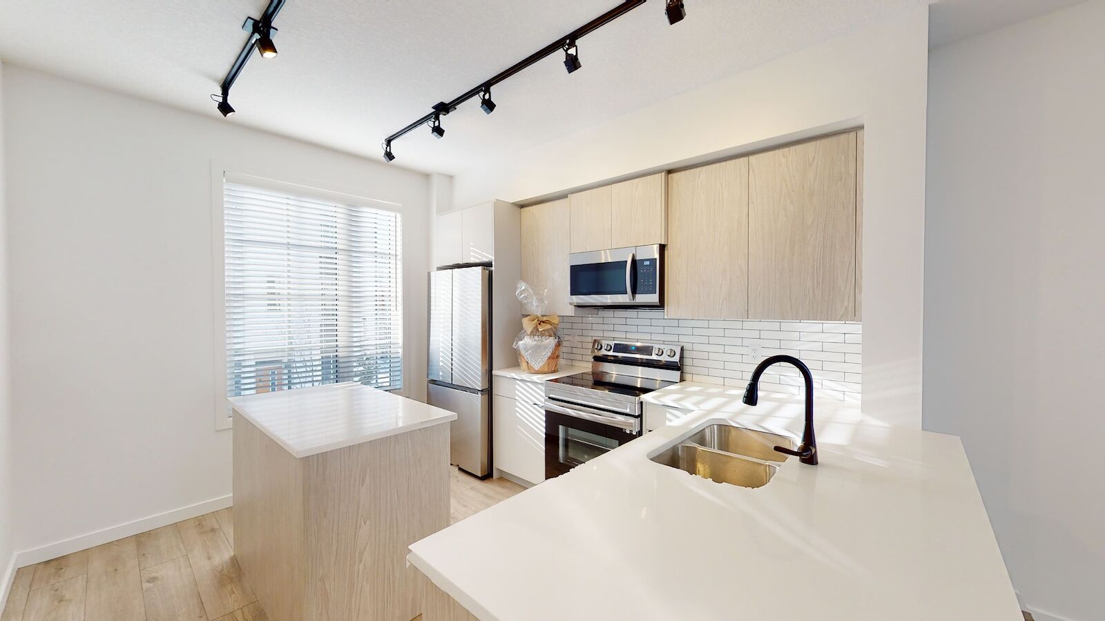 Calgary 2 bedrooms Townhouse for rent. Property photo: 684570-1