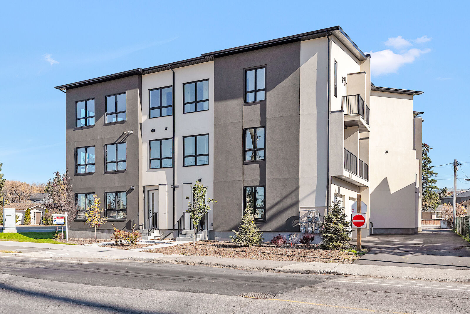 Calgary 3 bedrooms Townhouse for rent. Property photo: 684621-1