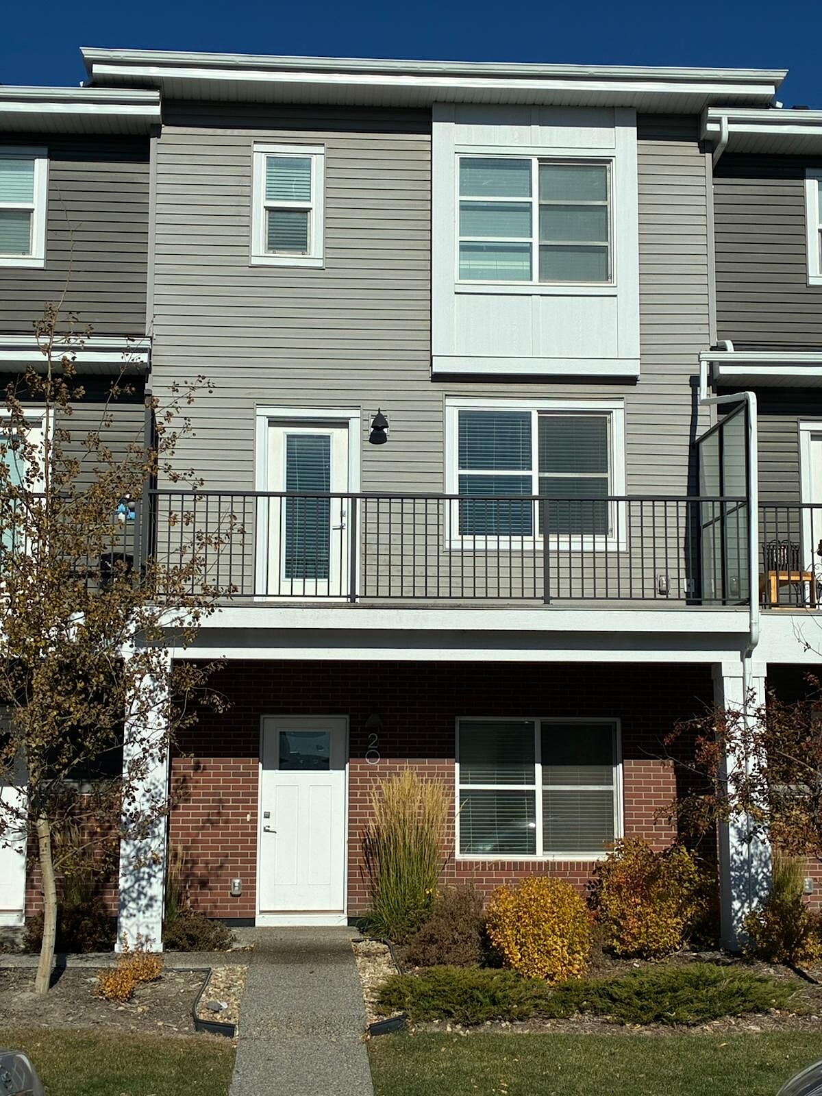 Calgary 4 bedrooms Townhouse for rent. Property photo: 684623-1