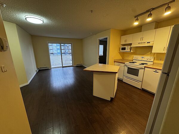 Edmonton 2 bedrooms Condo Unit for rent. Property photo: 684674-2