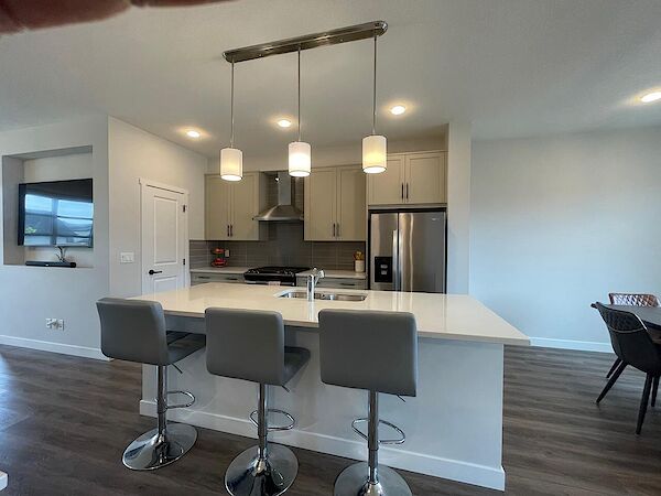 Calgary 4 bedrooms House for rent. Property photo: 684676-2