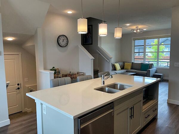 Calgary 4 bedrooms House for rent. Property photo: 684676-3