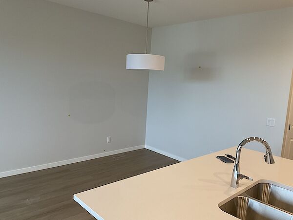 Calgary 4 bedrooms House for rent. Property photo: 684750-2