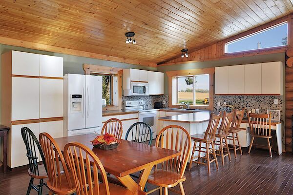 Innisfail 6 bedrooms Acreage for rent. Property photo: 684839-3