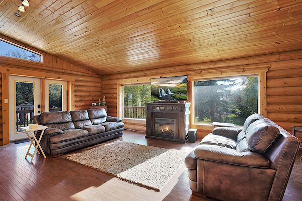 Innisfail 6 bedrooms Acreage for rent. Property photo: 684839-2