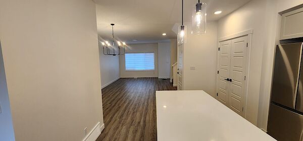 Edmonton 3 + Den bedrooms Main Floor for rent. Property photo: 684842-2