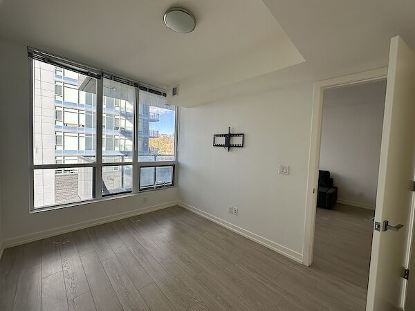 Calgary 1 bedroom Condo Unit for rent. Property photo: 684880-2