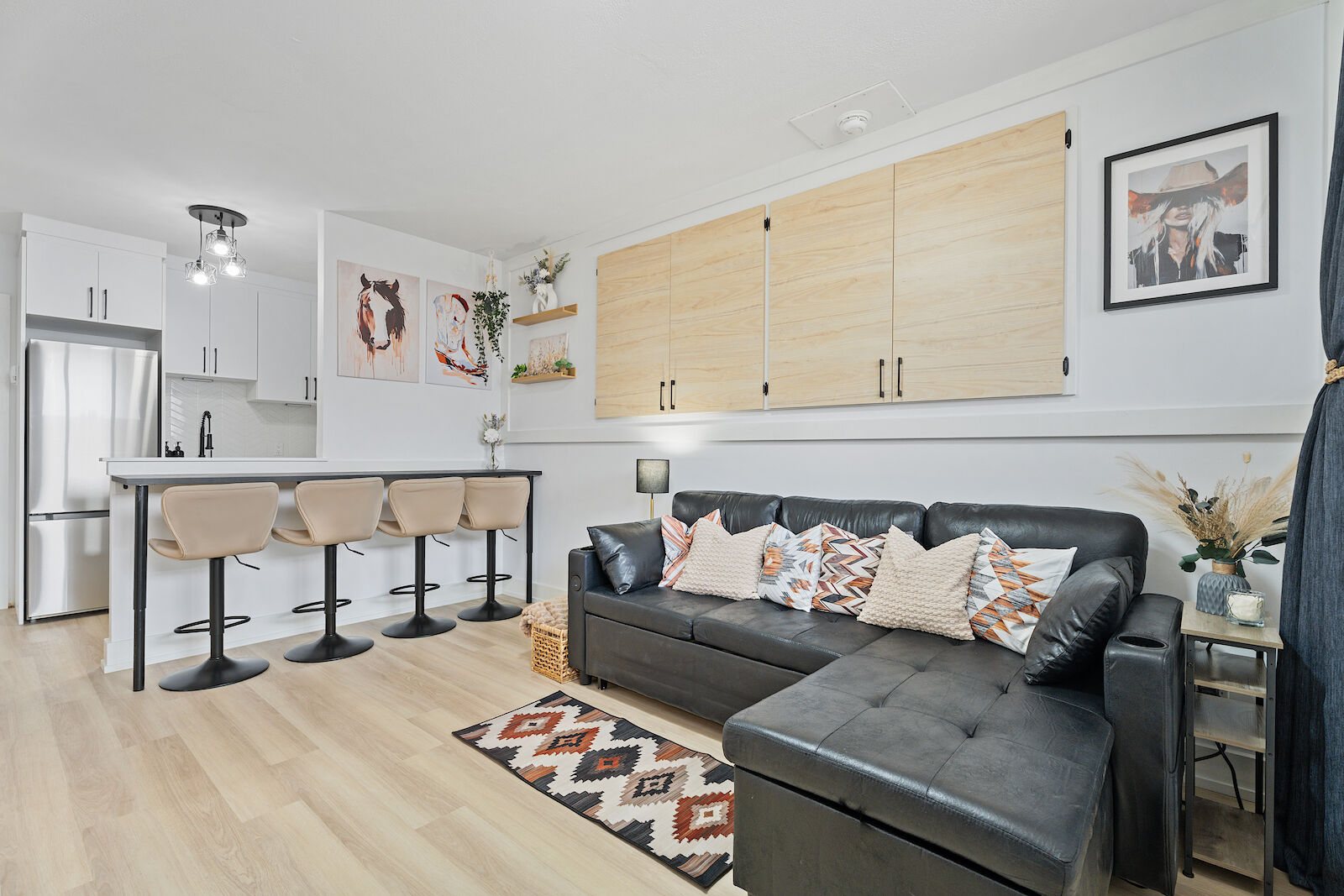 Calgary studio Condo Unit for rent. Property photo: 684901-1