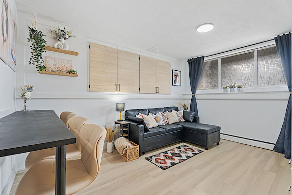 Calgary studio Condo Unit for rent. Property photo: 684901-3