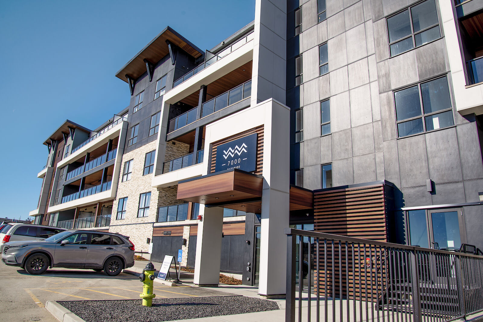 Calgary 2 bedrooms Condo Unit for rent. Property photo: 685081-1