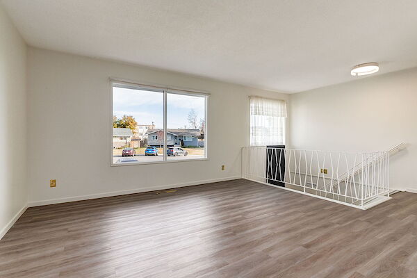 Calgary 4 bedrooms House for rent. Property photo: 685089-3