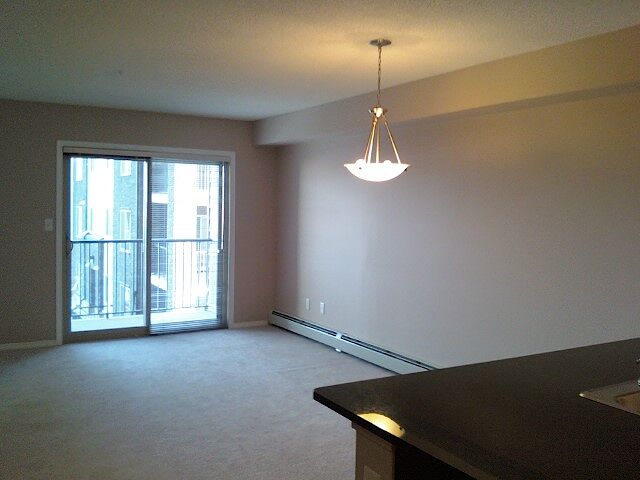 Calgary 2 bedrooms Condo Unit for rent. Property photo: 685116-1
