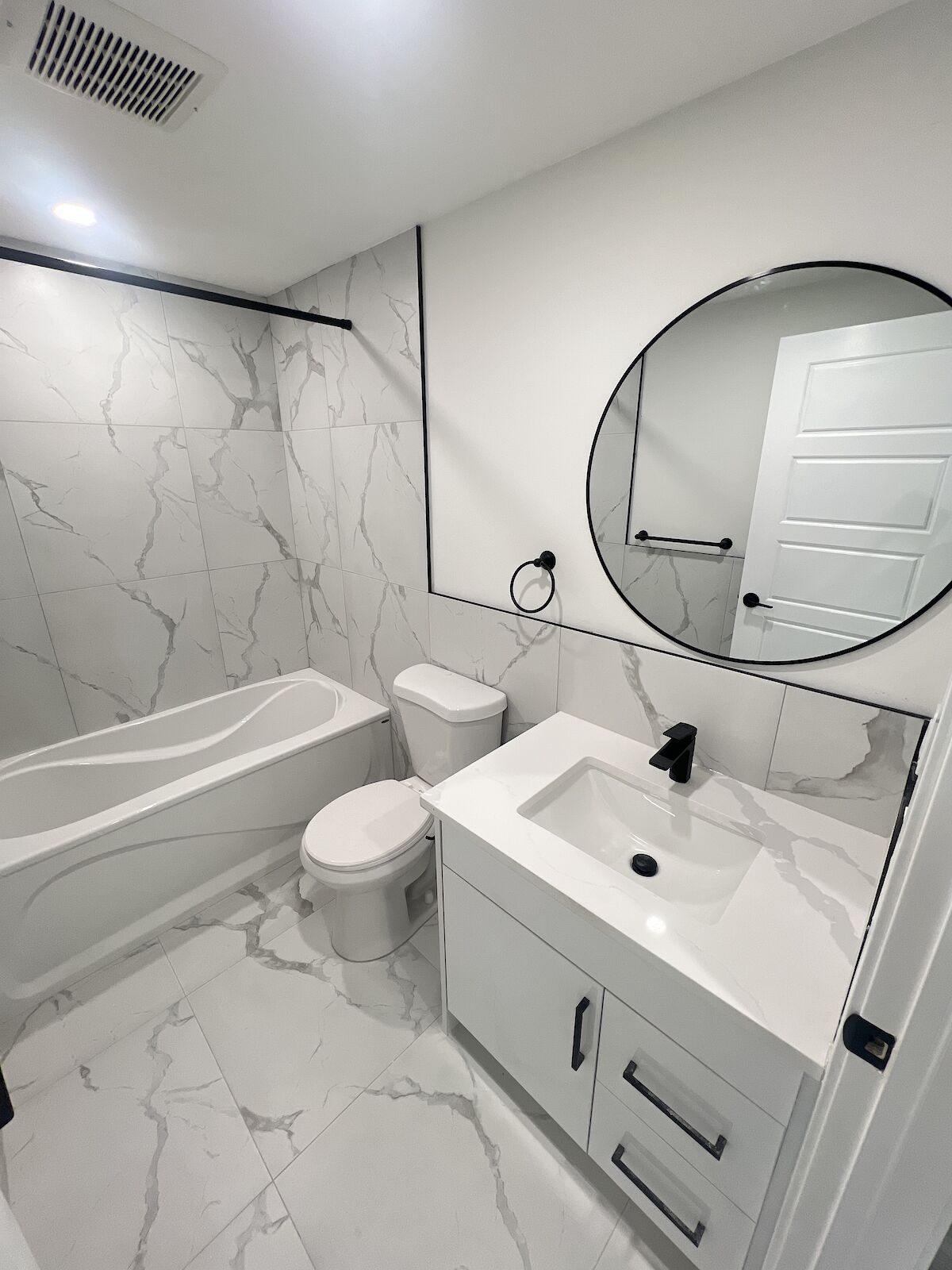 Edmonton 2 bedrooms Basement for rent. Property photo: 685247-1