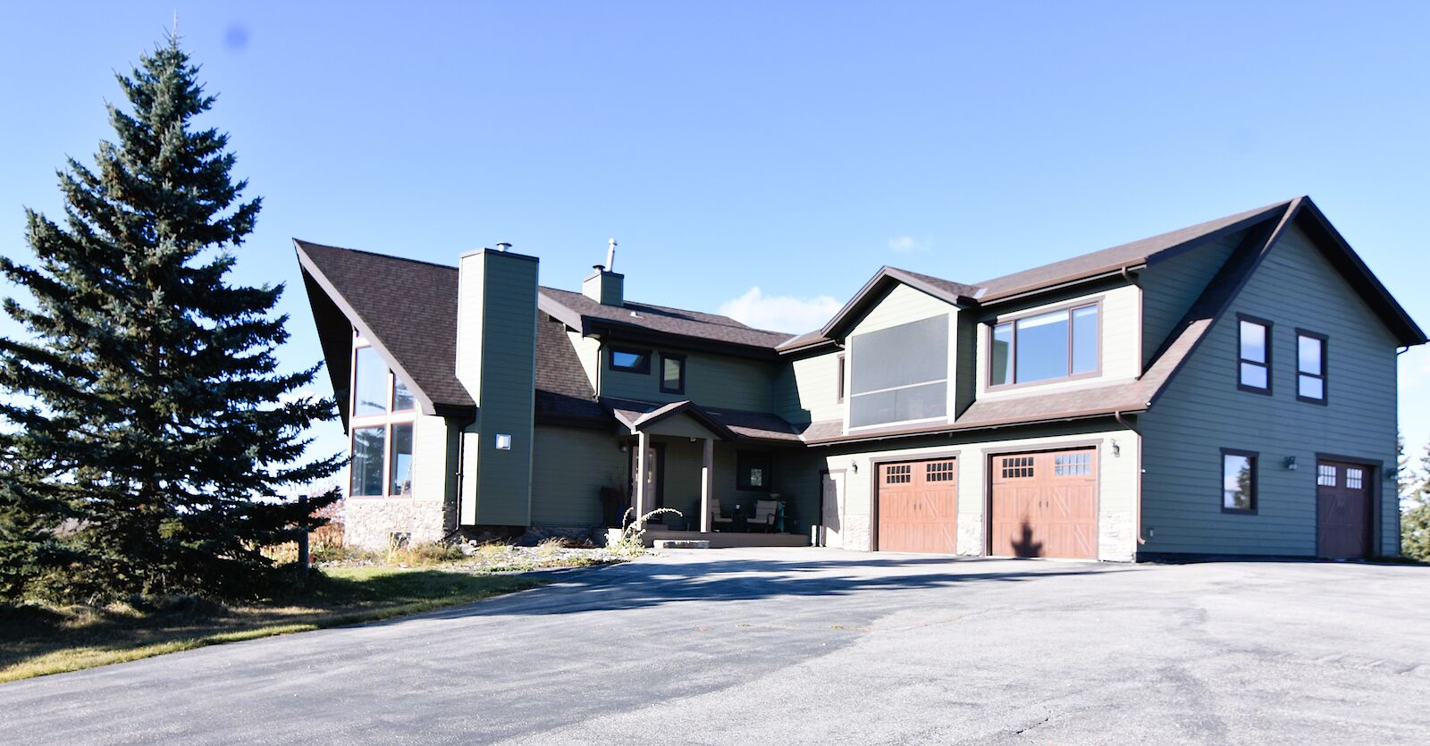 Cochrane 4 + Den bedrooms Acreage for rent. Property photo: 685273-1