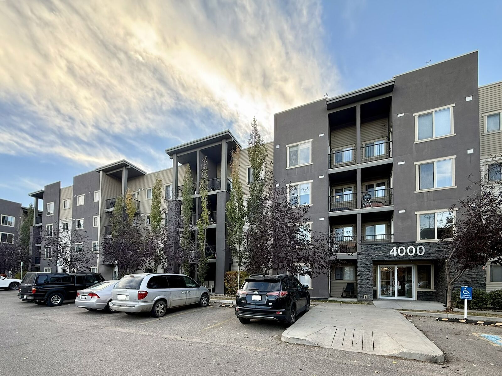 Airdrie 1 bedroom Condo Unit for rent. Property photo: 685300-1
