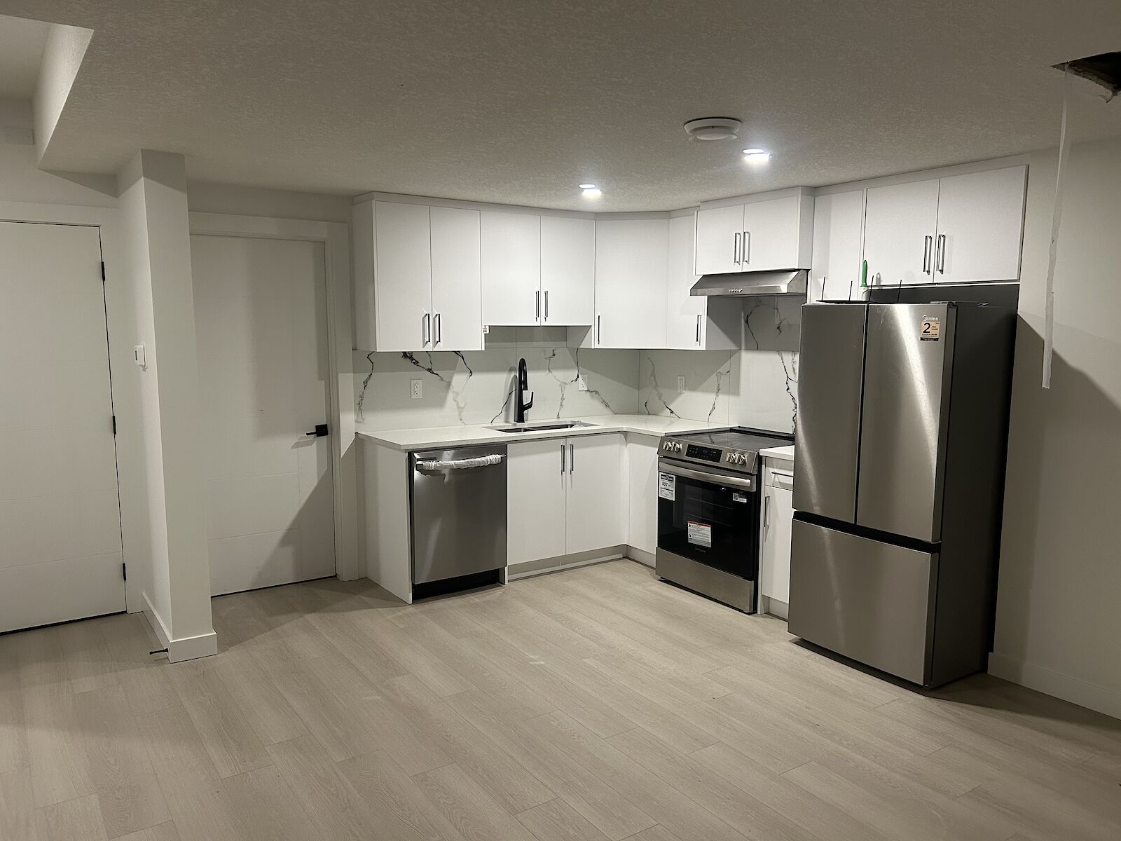 Edmonton 2 bedrooms Basement for rent. Property photo: 685410-1