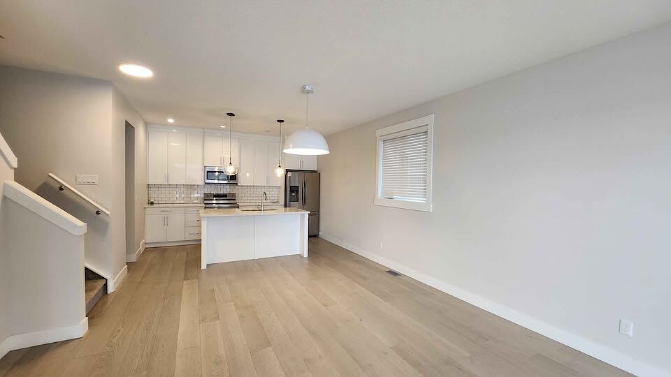 Calgary 3 + Den bedrooms Townhouse for rent. Property photo: 685557-1