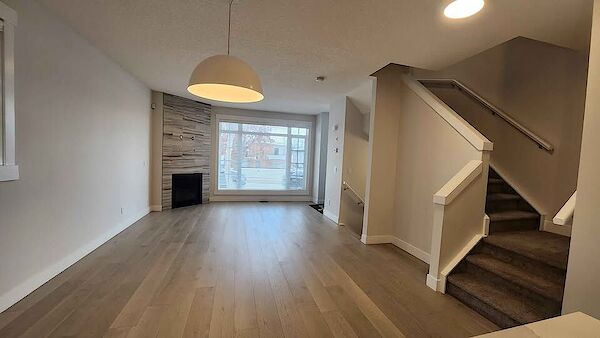 Calgary 3 + Den bedrooms Townhouse for rent. Property photo: 685557-3