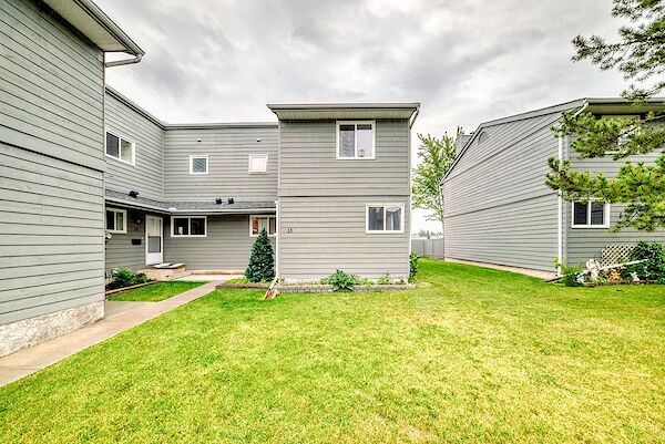 Edmonton 4 + Den bedrooms Townhouse for rent. Property photo: 685558-2