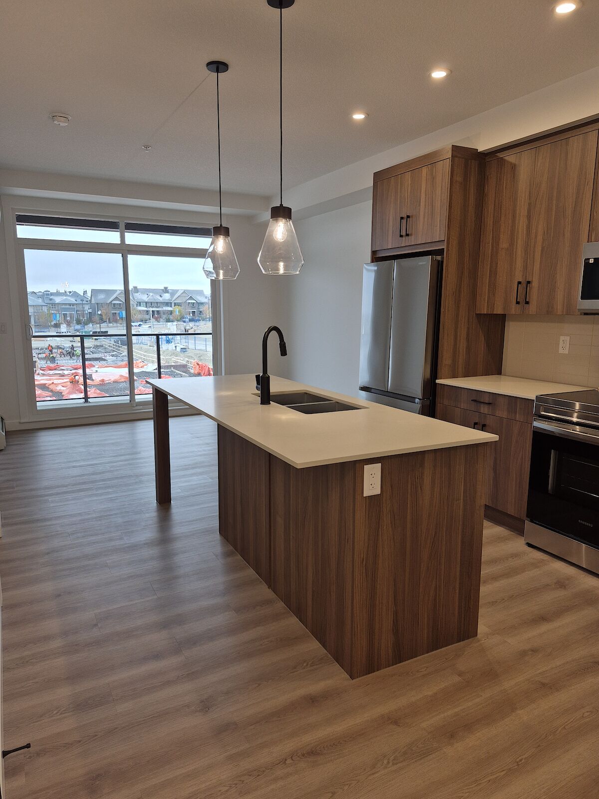 Calgary 2 bedrooms Condo Unit for rent. Property photo: 685682-1