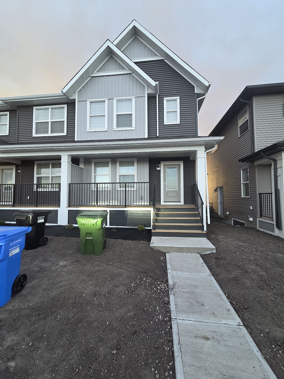 Calgary 3 + Den bedrooms Duplex for rent. Property photo: 685703-1